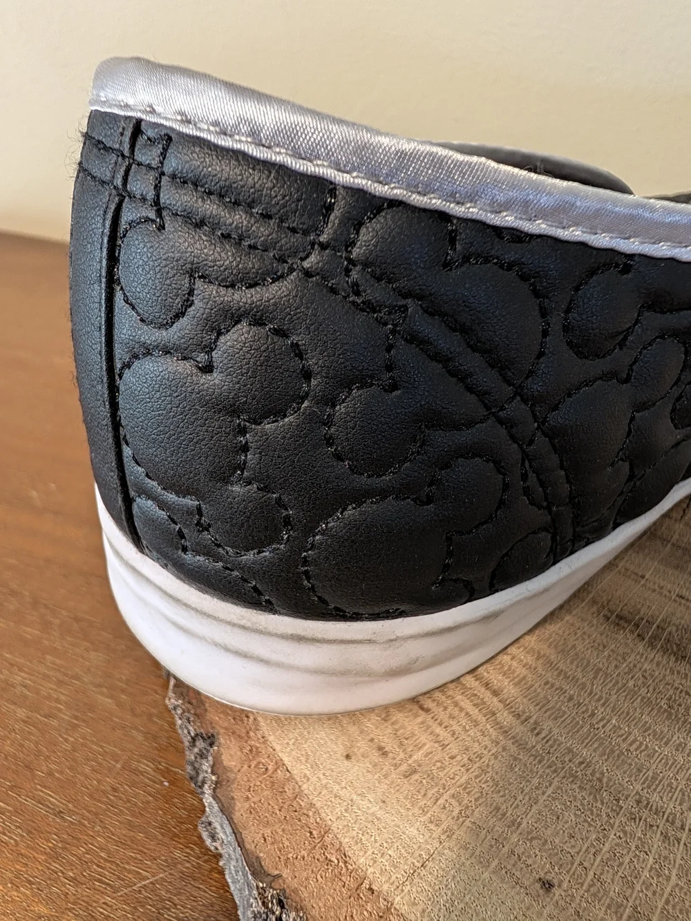 Women's Disney Mickey Mouse Quilted Slip-On Sneakers in Black Sz 10